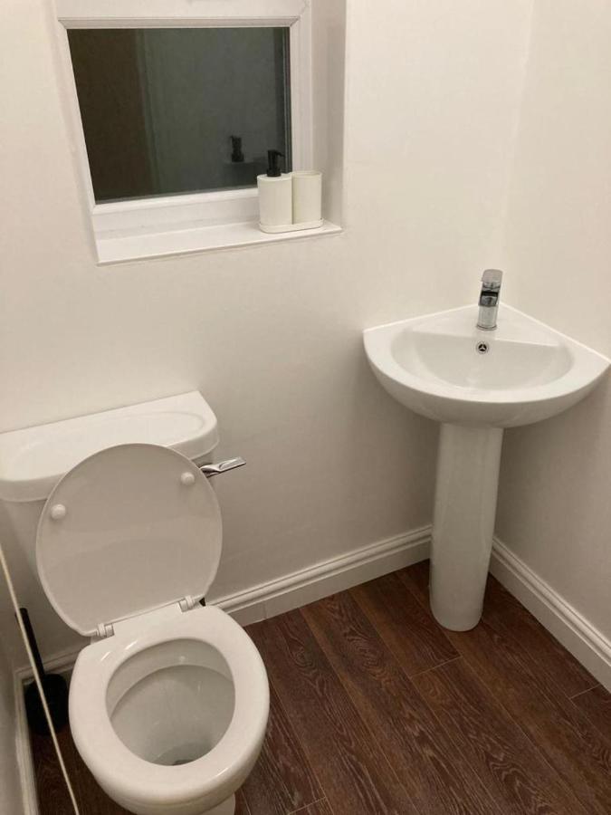Homely 3-Bed House In Bham 15 Min From City Centre เบอร์มิงแฮม ภายนอก รูปภาพ